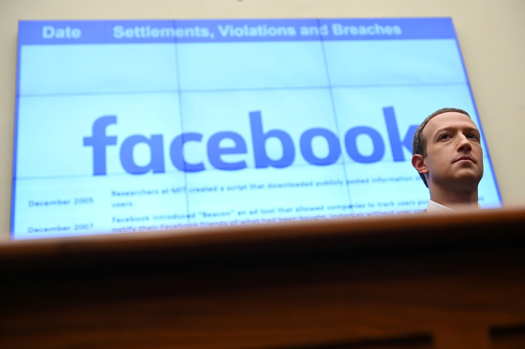 Facebook admite que registra la ubicación de los usuarios sin autorización