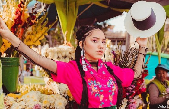 Renata Flores, cantante peruana que abraza su herencia quechua